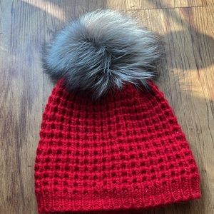 Kai Canada 🇨🇦 beanie ! Real fox fur !!